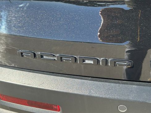 Used 2022 GMC Acadia SLT w/ Elevation Edition image 13