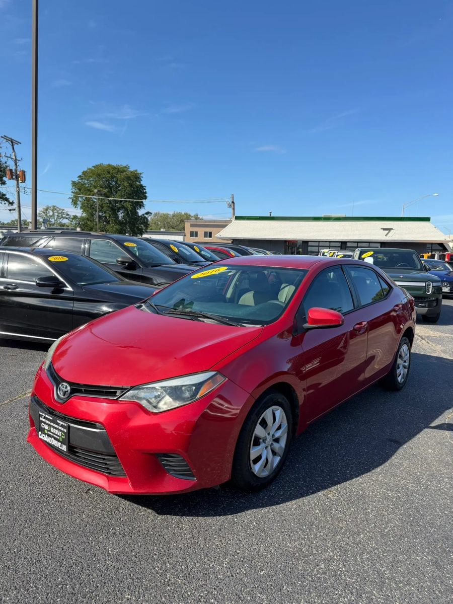 Used 2016 Toyota Corolla LE FWD image 2