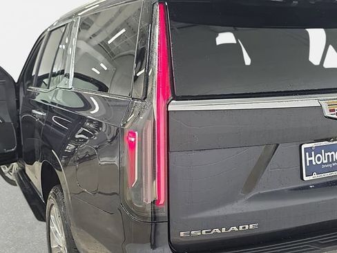 Used 2022 Cadillac Escalade Premium Luxury AWD/4WD image 34