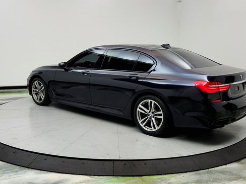 Used 2017 BMW 740i image 7