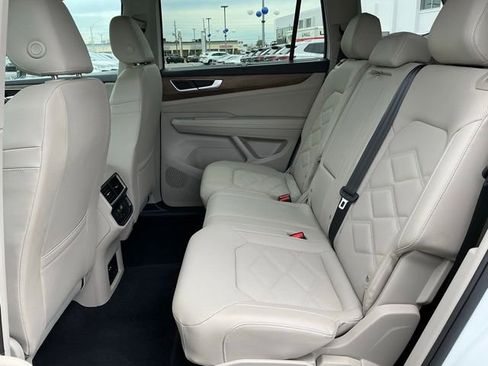 Certified 2025 Volkswagen Atlas SE w/ Panoramic Sunroof Package FWD image 16