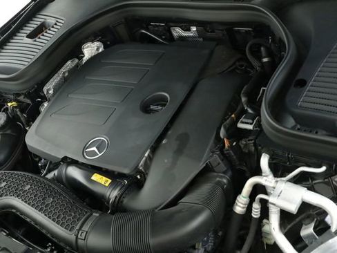 Used 2022 Mercedes-Benz GLC 300 w/ Premium Package Lite image 9