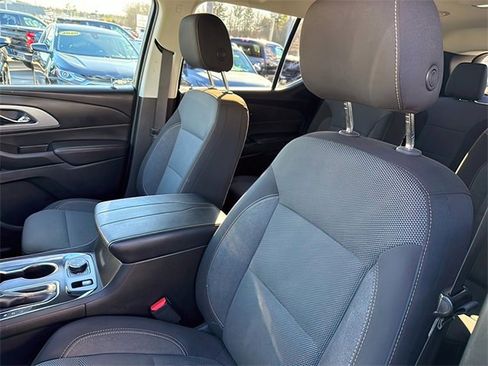Used 2020 Chevrolet Traverse LT image 16
