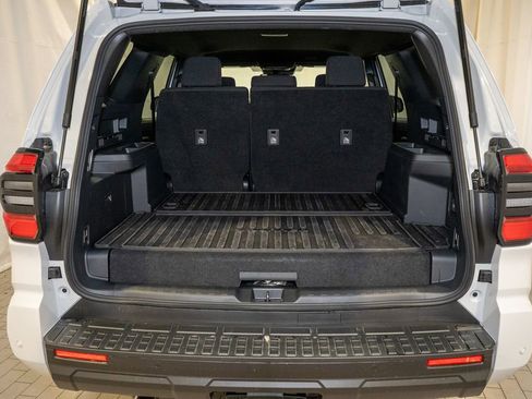 Used 2025 Toyota 4Runner TRD Off-Road image 6