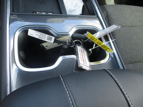 Used 2025 GMC Acadia Elevation image 19