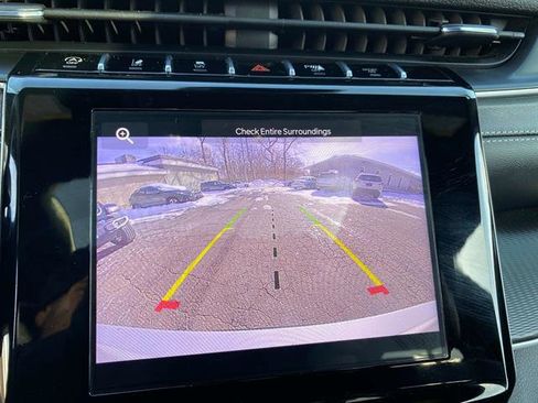 Used 2023 Jeep Grand Cherokee L Laredo image 13