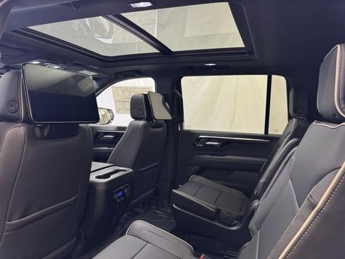 New 2026 Chevrolet Suburban Premier image 12