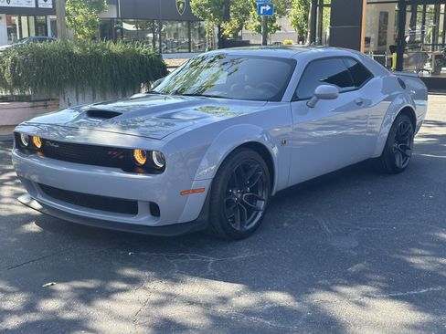 Used 2021 Dodge Challenger R/T Scat Pack RWD image 3
