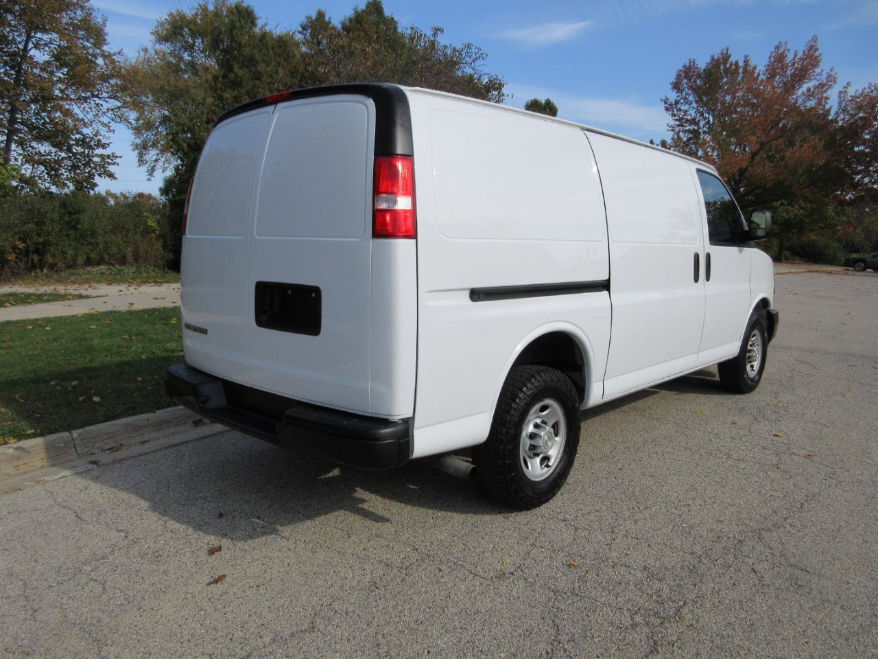 Used 2020 Chevrolet Express 2500 w/ Communications Package RWD image 10