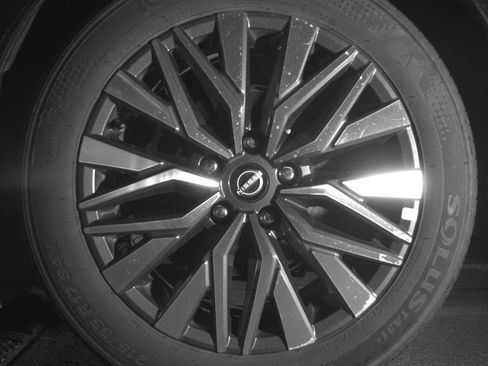 Used 2025 Nissan Altima 2.5 SV FWD image 14