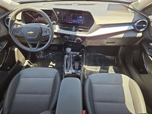 Used 2025 Chevrolet Trax LT FWD image 17