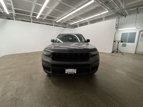 Used 2022 Jeep Grand Cherokee L Limited w/ Luxury Tech Group II AWD/4WD image 9