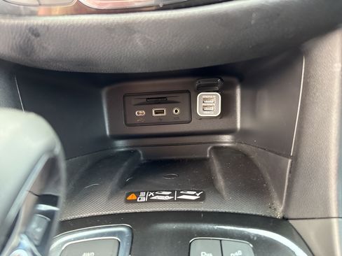 Used 2022 Chevrolet Equinox Premier AWD/4WD image 43