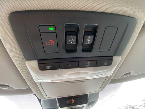 Used 2023 Nissan Rogue SL image 26