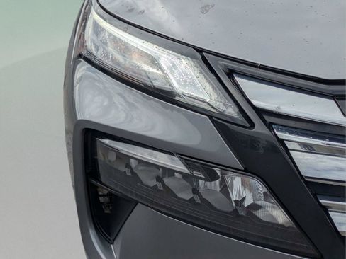 Used 2024 Nissan Rogue SV FWD image 30