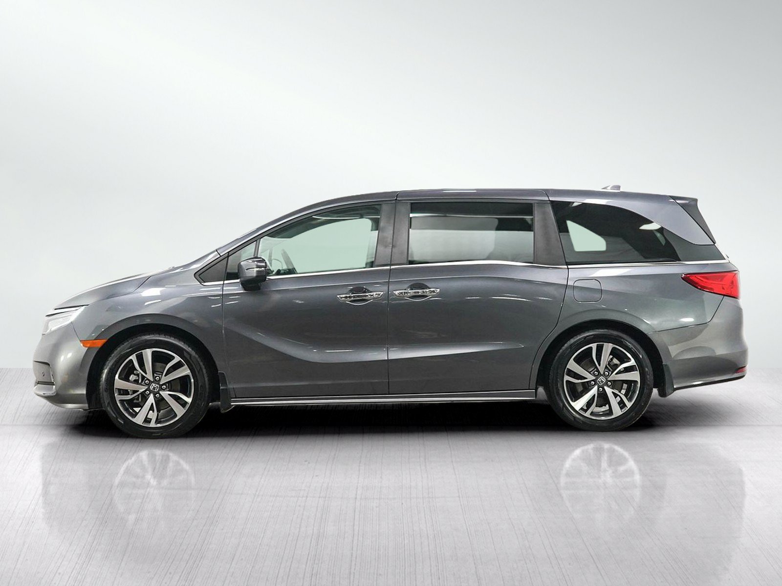 Used 2024 Honda Odyssey Touring image 2