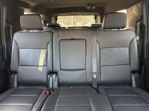 Used 2022 Chevrolet Suburban Z71 image 33