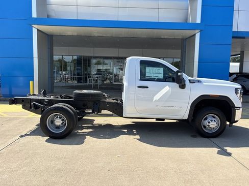 New 2026 GMC Sierra 3500 Pro w/ Convenience Package AWD/4WD image 2