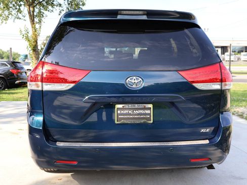 Used 2011 Toyota Sienna XLE w/ XLE Navigation Pkg image 3
