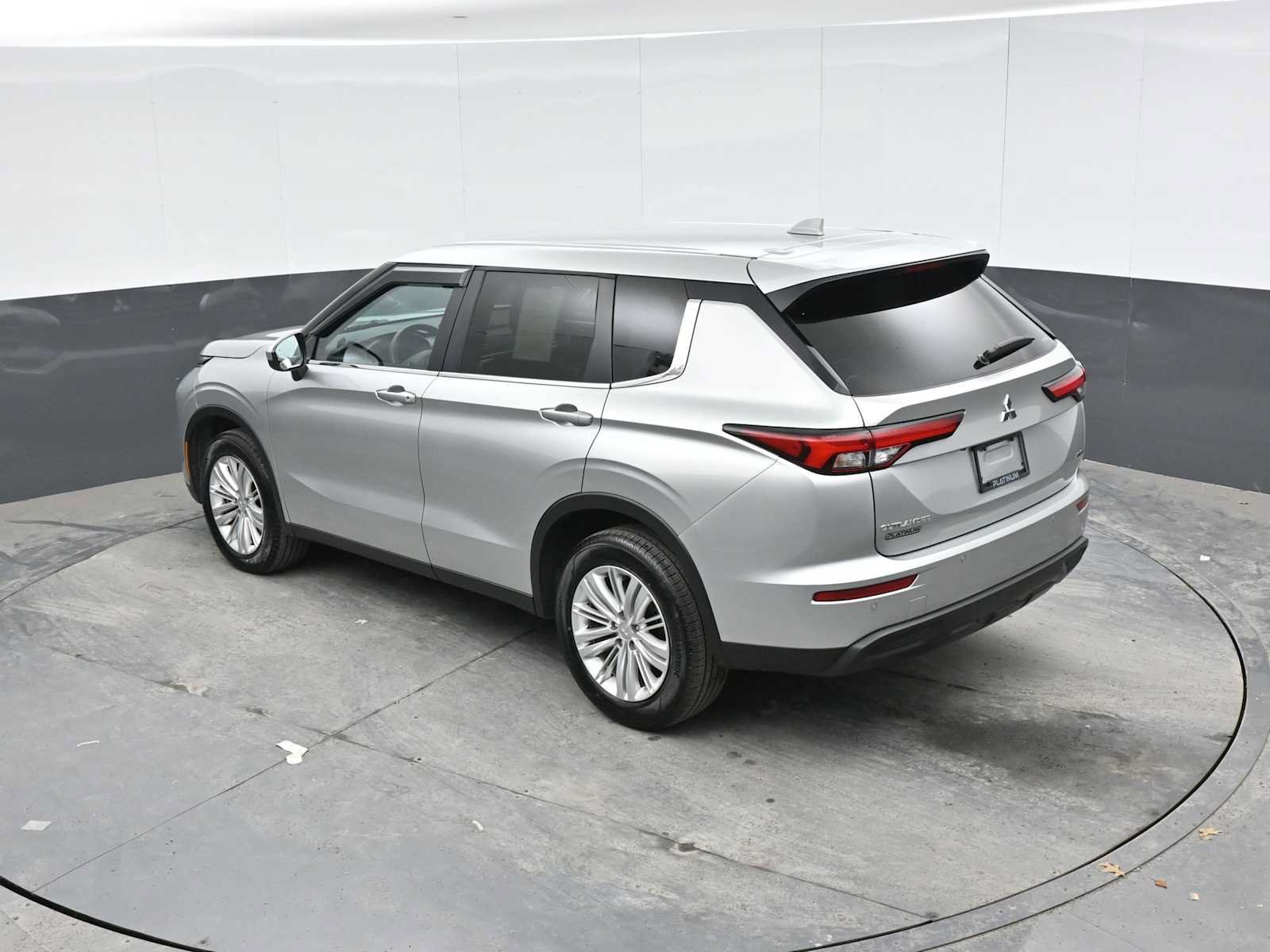 Used 2024 Mitsubishi Outlander ES AWD/4WD image 27