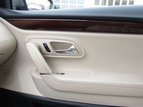 Used 2012 Volkswagen CC Lux image 19