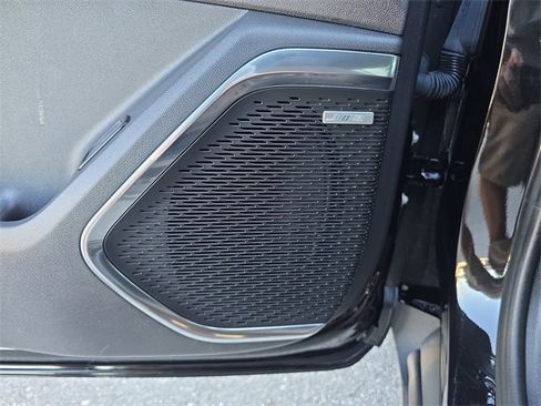 Used 2025 GMC Acadia Elevation image 17