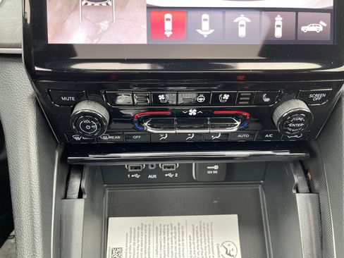 New 2025 Jeep Grand Cherokee L Limited w/ Luxury Tech Group II image 24