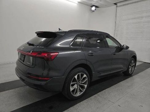 Used 2021 Audi e-tron Premium Plus w/ Premium Plus Package AWD/4WD image 4