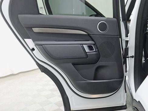 Used 2023 Land Rover Discovery Metropolitan Edition image 41