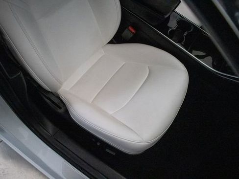 Used 2018 Tesla Model 3 Long Range image 17