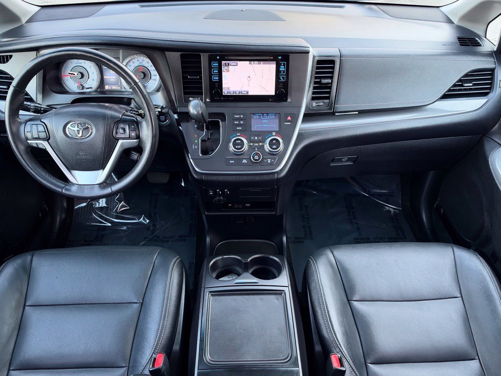 Used 2017 Toyota Sienna SE Premium w/ Outdoor Package FWD image 21