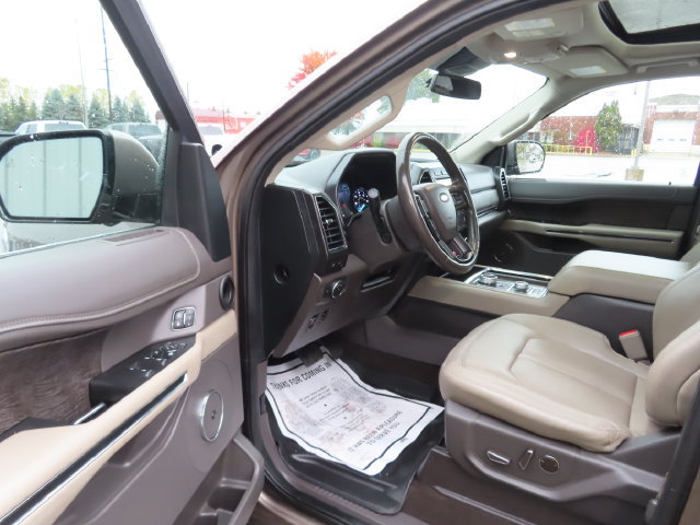 Used 2019 Ford Expedition Limited w/ Equipment Group 302A AWD/4WD image 18