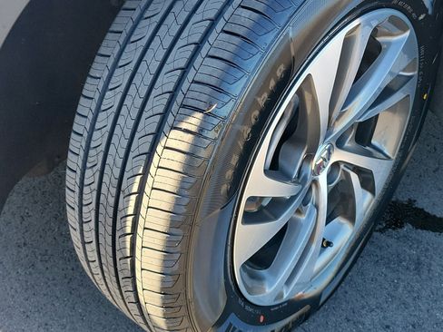 Used 2023 Buick Envision Essence image 11