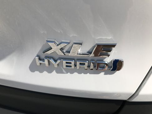 Certified 2023 Toyota RAV4 XLE AWD/4WD image 10