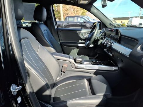 Used 2021 Mercedes-Benz GLB 250 4MATIC image 10