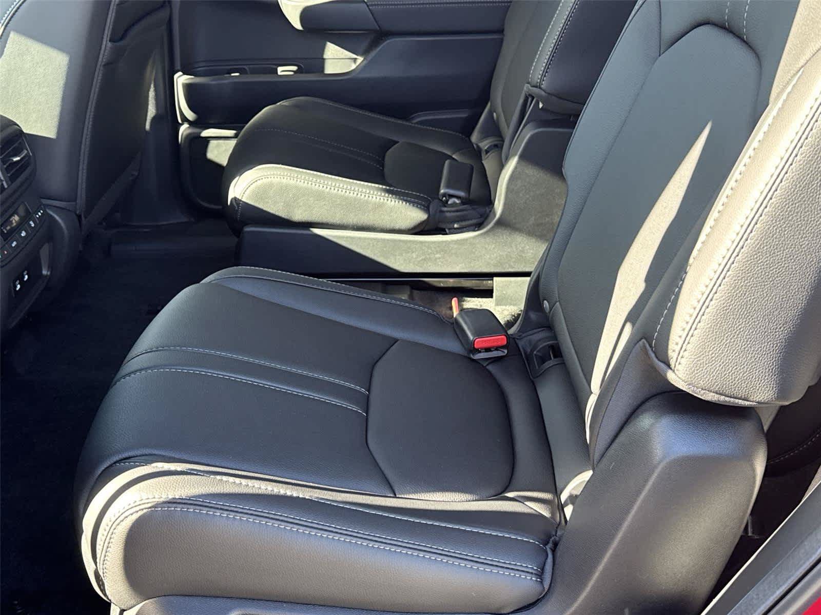 Used 2026 Honda Pilot image 14