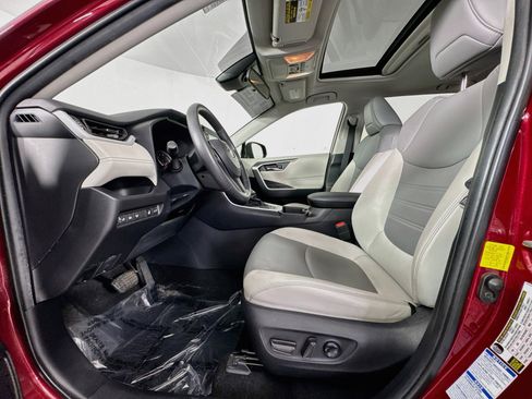 Used 2020 Toyota RAV4 XLE Premium AWD/4WD image 20