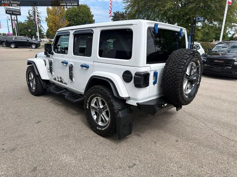 Used 2022 Jeep Wrangler Unlimited Sahara w/ Cold Weather Group AWD/4WD image 7