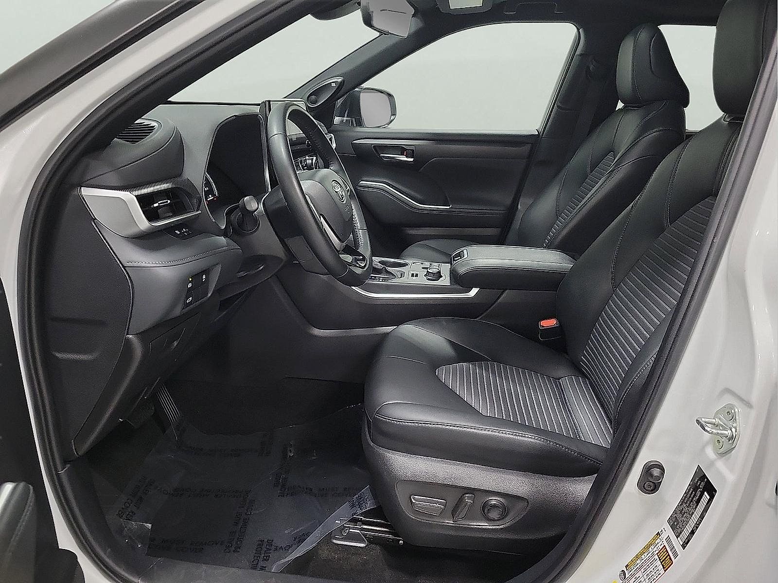 Certified 2025 Toyota Highlander XSE AWD/4WD image 11