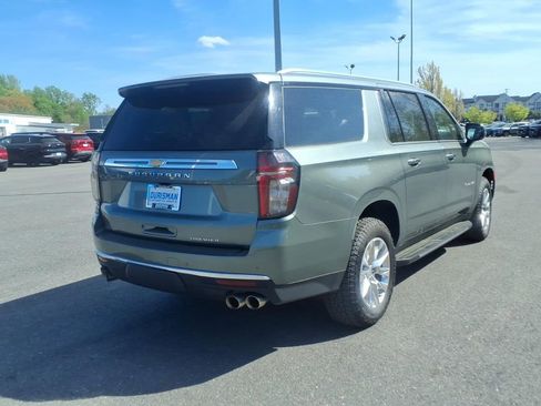Used 2023 Chevrolet Suburban Premier AWD/4WD image 3
