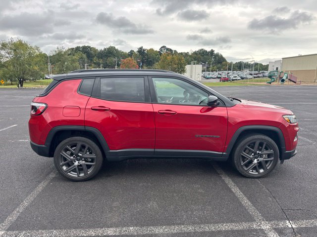 Used 2026 Jeep Compass Limited AWD/4WD image 12