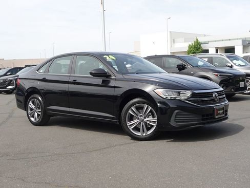 Used 2024 Volkswagen Jetta SE image 6