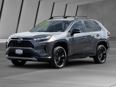 Used 2025 Toyota RAV4 XSE w/ Advanced Technology Package AWD/4WD image 8