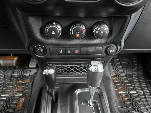 Used 2018 Jeep Wrangler Sport AWD/4WD image 12