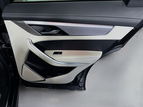 Used 2024 Jaguar F-PACE R-Dynamic S image 28