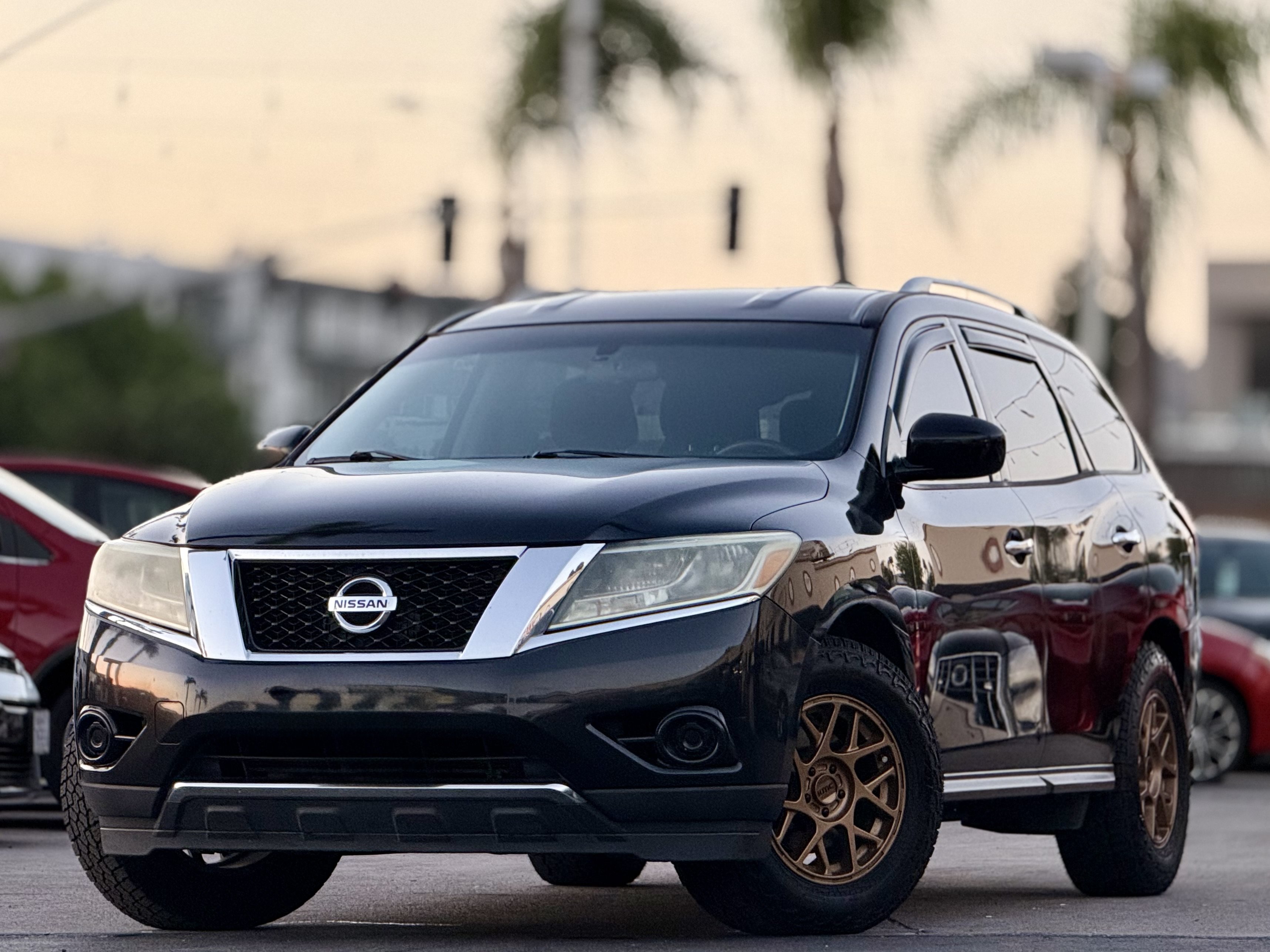 Used 2015 Nissan Pathfinder S FWD image 1