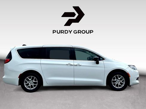 Used 2024 Chrysler Voyager LX FWD image 8