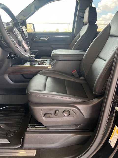 Used 2025 GMC Sierra 1500 SLT AWD/4WD image 13