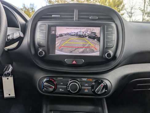 Certified 2023 Kia Soul LX w/ LX Technology Package image 15