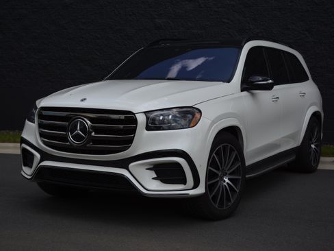 Used 2024 Mercedes-Benz GLS 450 4MATIC image 45